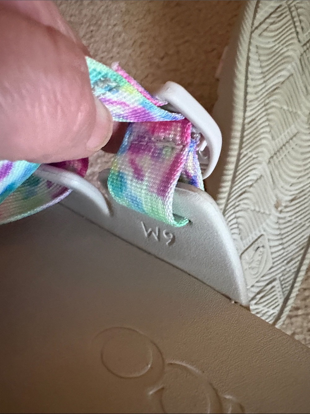 Womans chaco tye dye chillos sandals size 9 like new - Picture 4 of 4